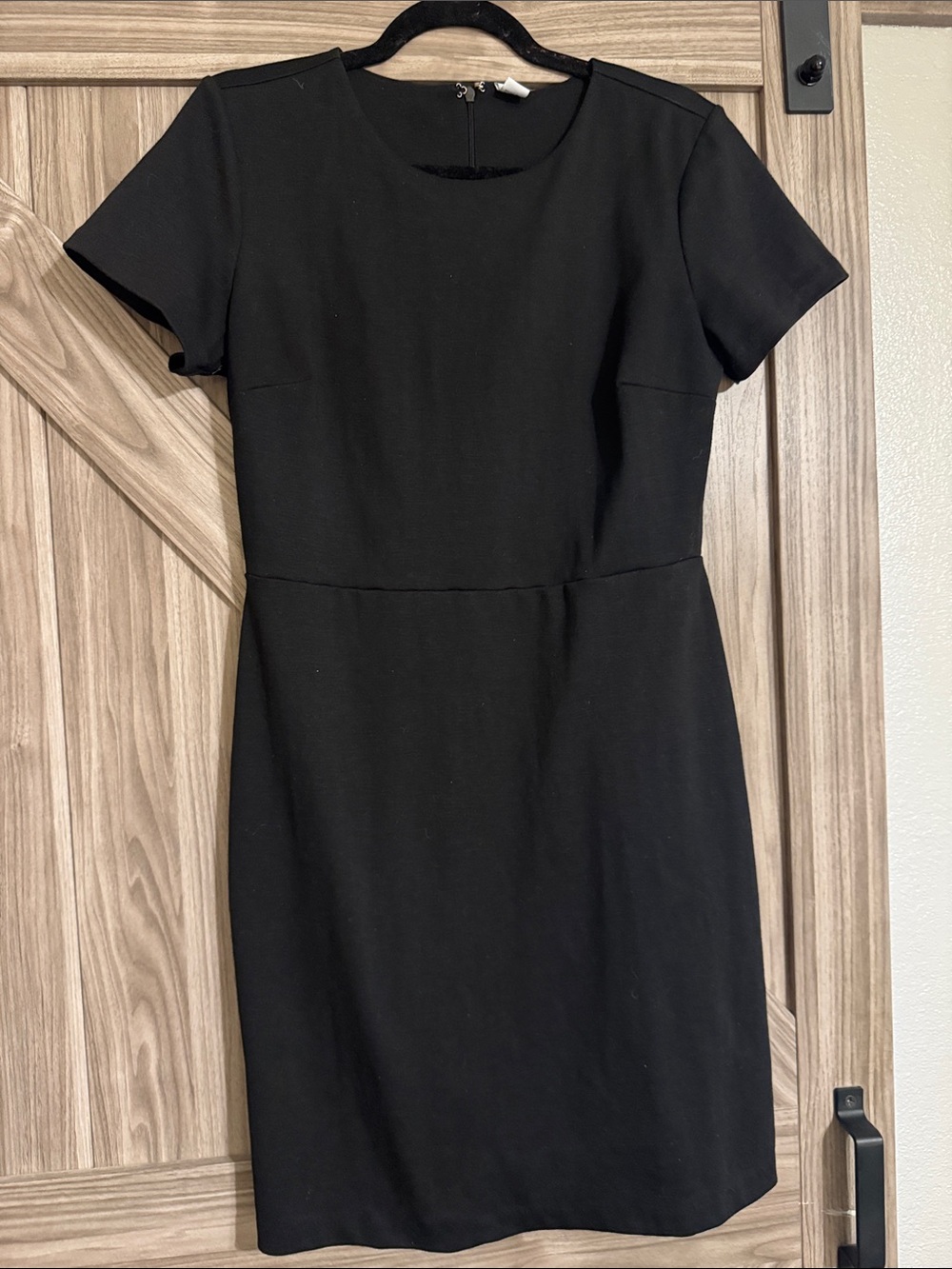 Old Navy Black Short Sleeve Sheath Dress - Crew Neck